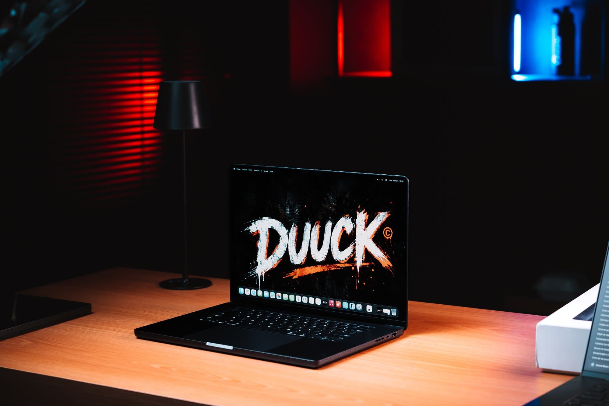 MacBook Pro 16" M5 MAX 128GB 2TB 18-CPU 40-GPU — foto 1